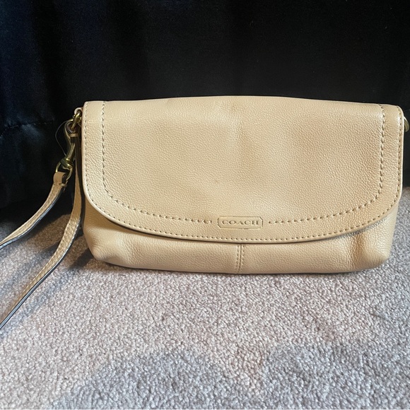 Coach Wristlet in cream - Picture 3 of 3